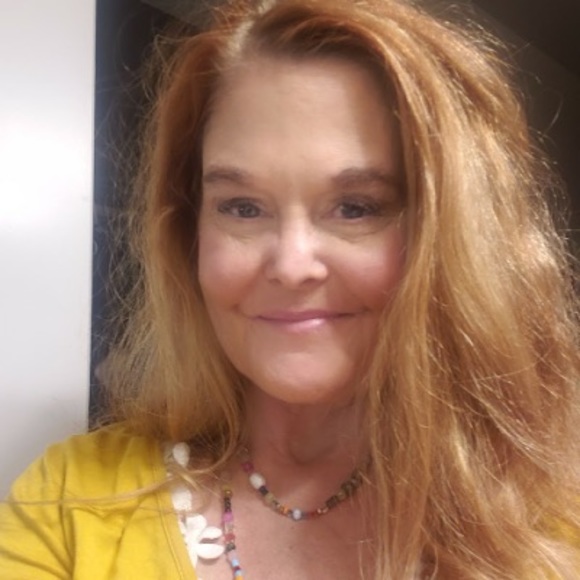 Meet your Posher, Jennifer - Picture 1 of 1